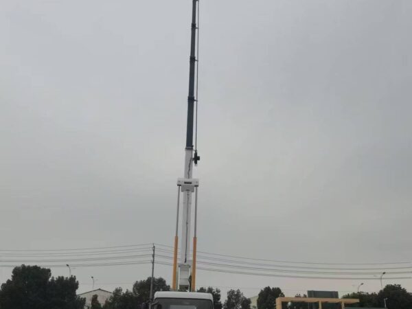 Dongfeng 13 Ton Telescopic Aerial Lift Truck