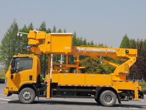 Isuzu 15 မီတာ insulated ပုံးထရပ်ကား