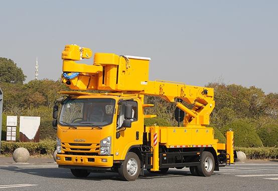 いすゞ 17.5 Meters Insulated Bucket Truck