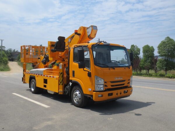 Camion de seau télescopique ISUZU 24M