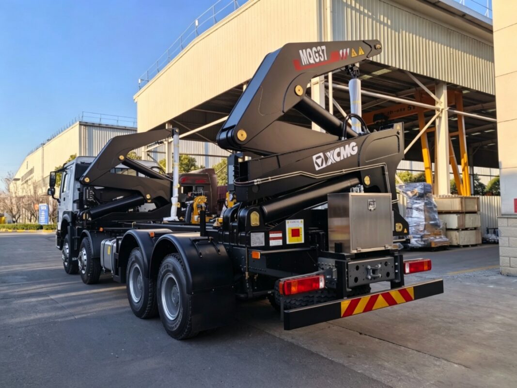 Side lifter loader