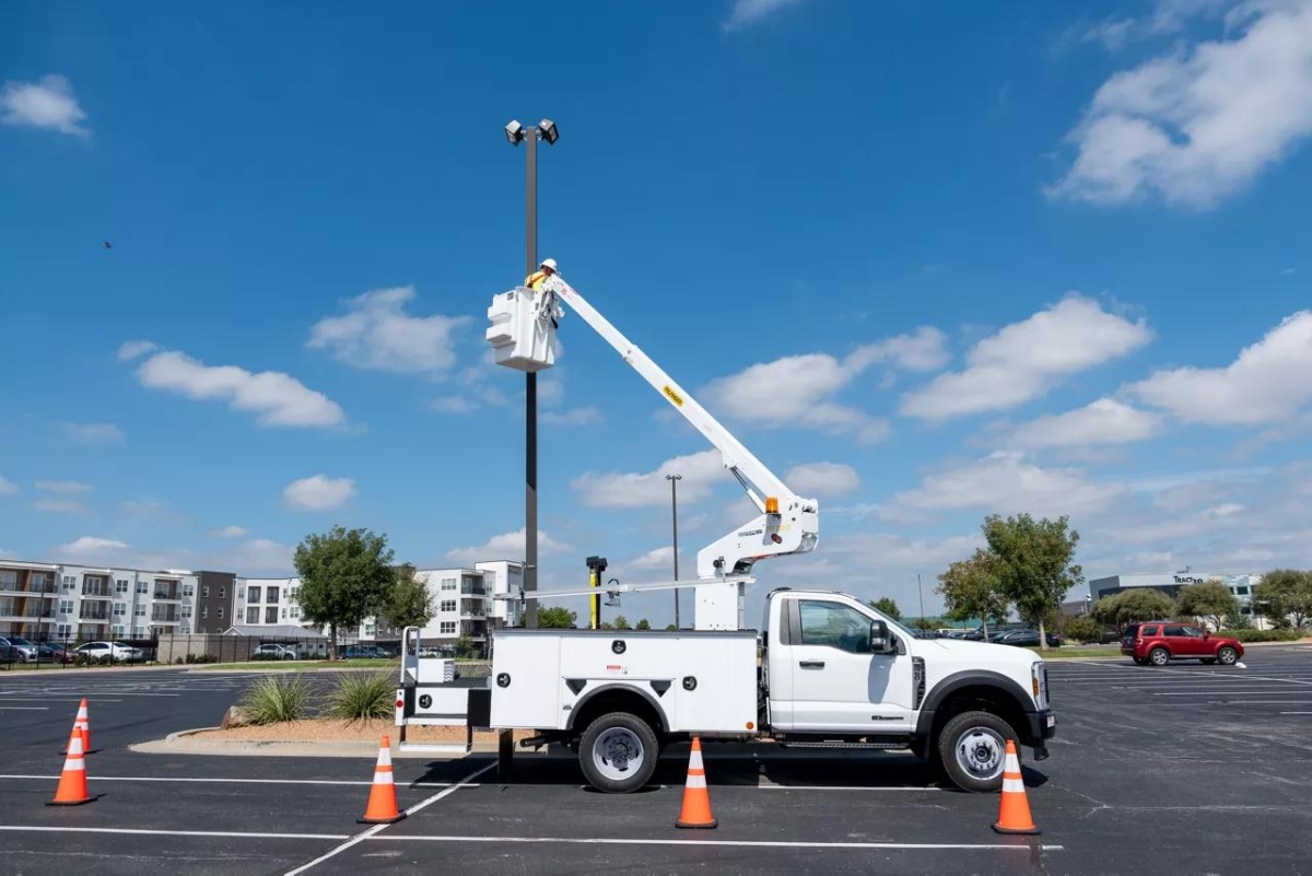 bucket truck