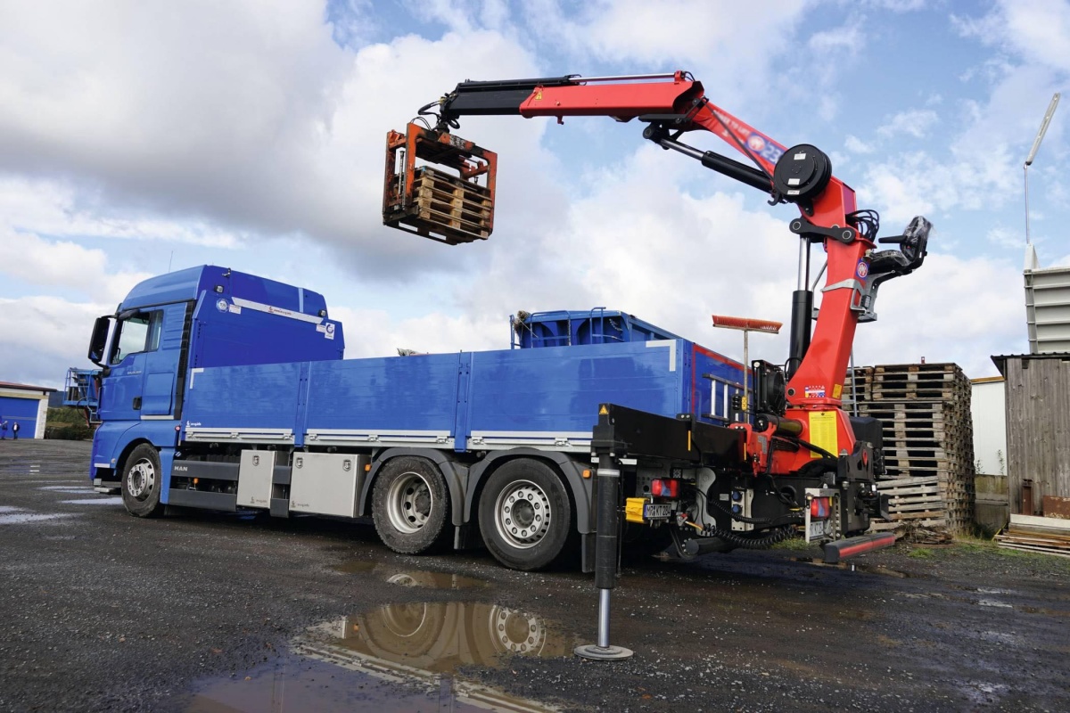 knuckle boom crane
