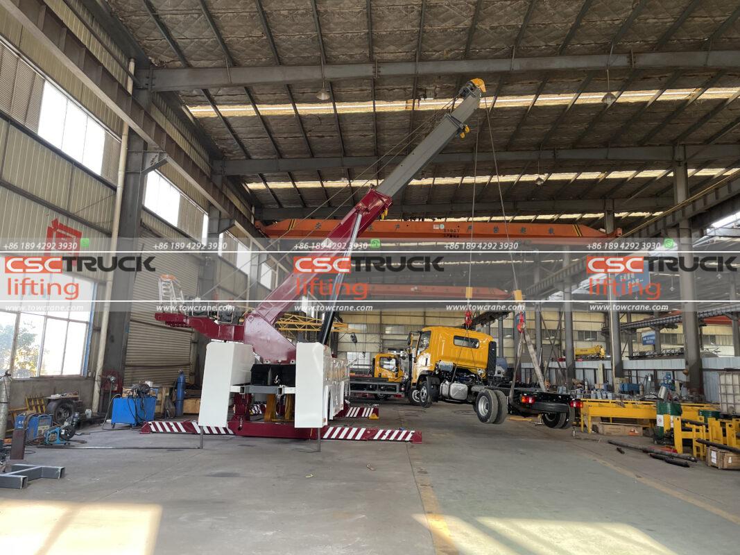What Is a Rotator on a Tow Truck?