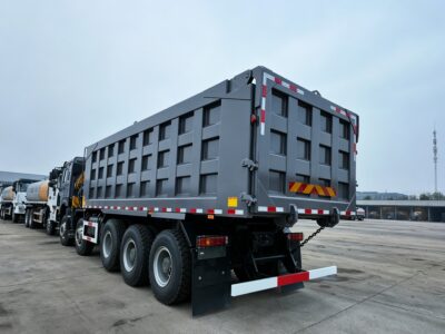 SINOTRUK 10×8 10T XCMG Knuckle Boom Crane