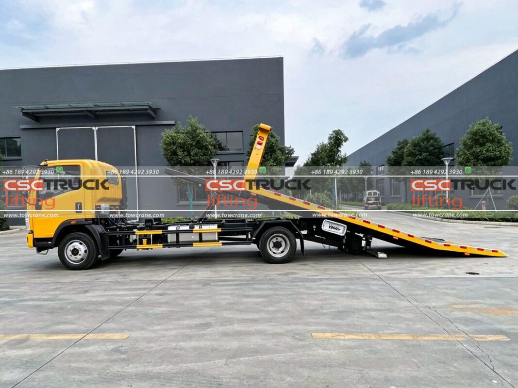 What Is the Difference Between a Tow Truck and a Crane Truck?