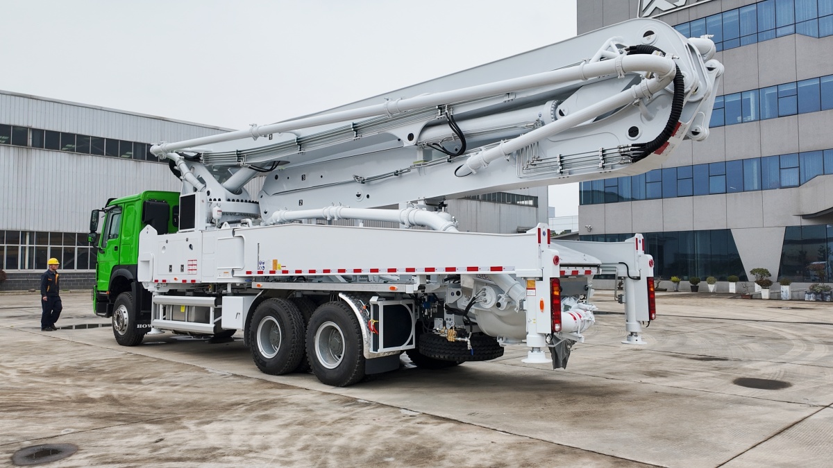 concrete pump truck