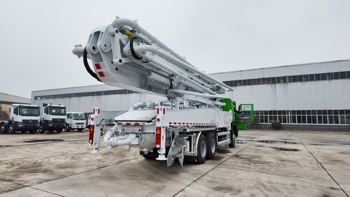 concrete pump truck