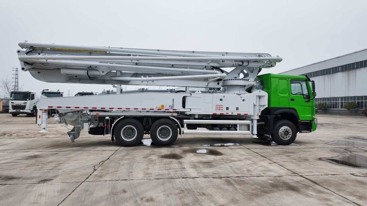 concrete pump truck