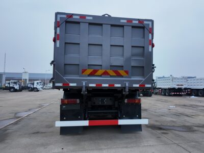 SINOTRUK 10×8 10T XCMG Knuckle Boom Crane
