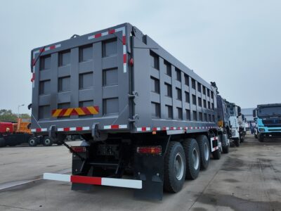 SINOTRUK 10×8 10T XCMG Knuckle Boom Crane