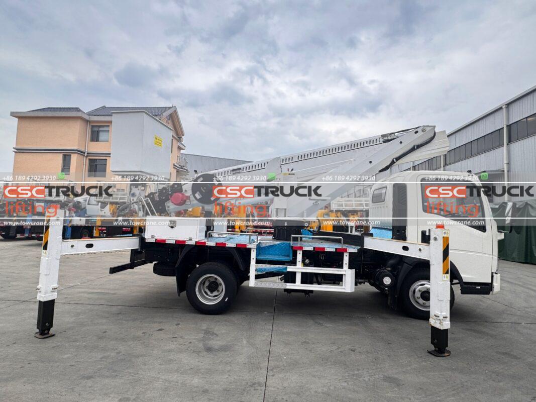 SINOTRUK 25M Telescopic Aerial Lift Truck with Insulated Bucket