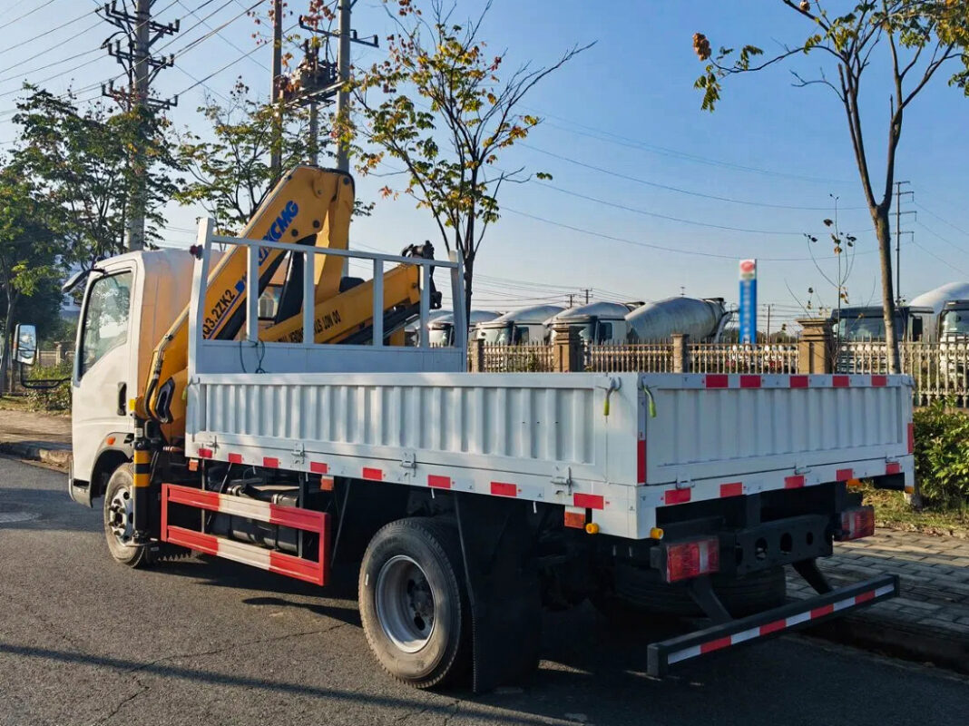 Knuckle boom crane