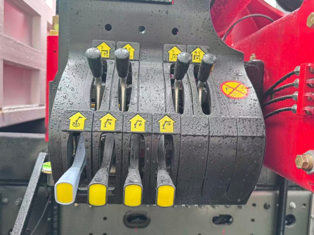 Knuckle boom crane