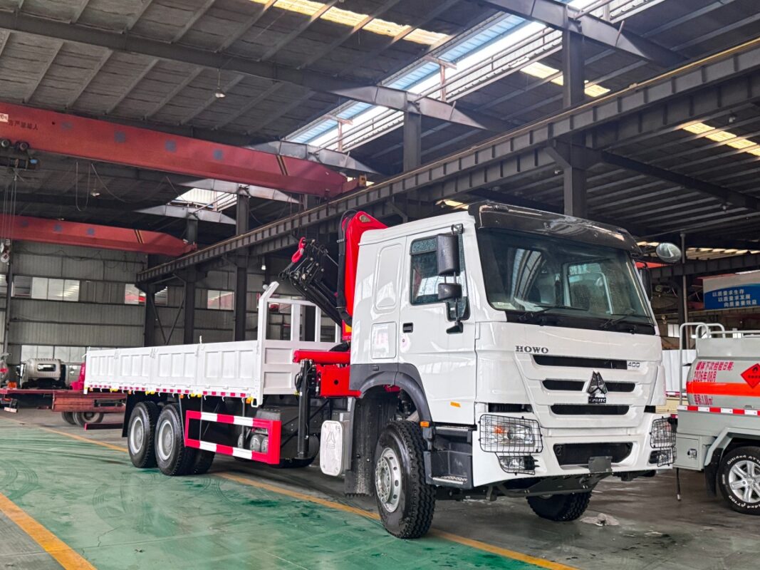 Knuckle boom crane