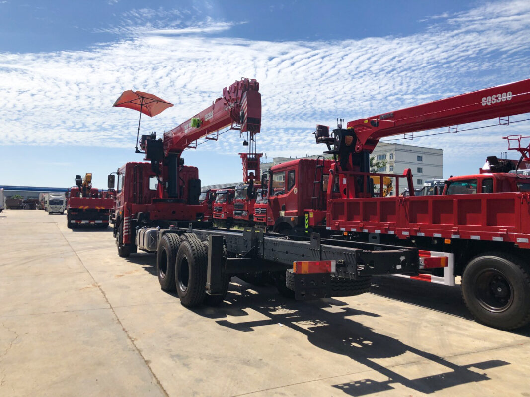 What Is a Truck-mounted Boom Crane?