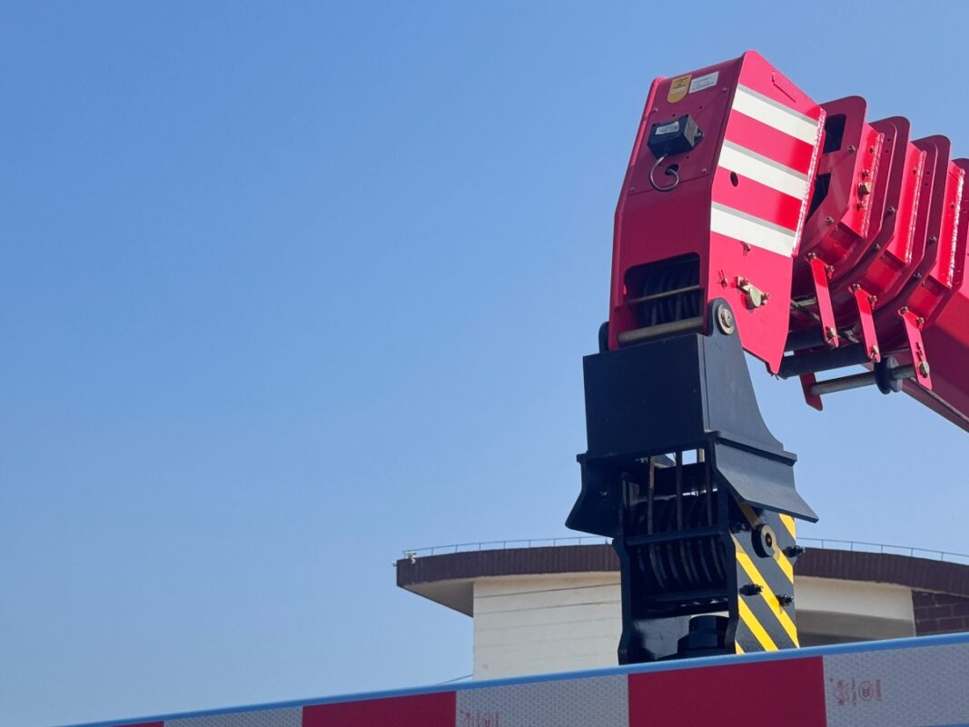 Telescopic boom crane