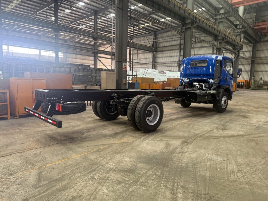 What Is a Truck-mounted Boom Crane?