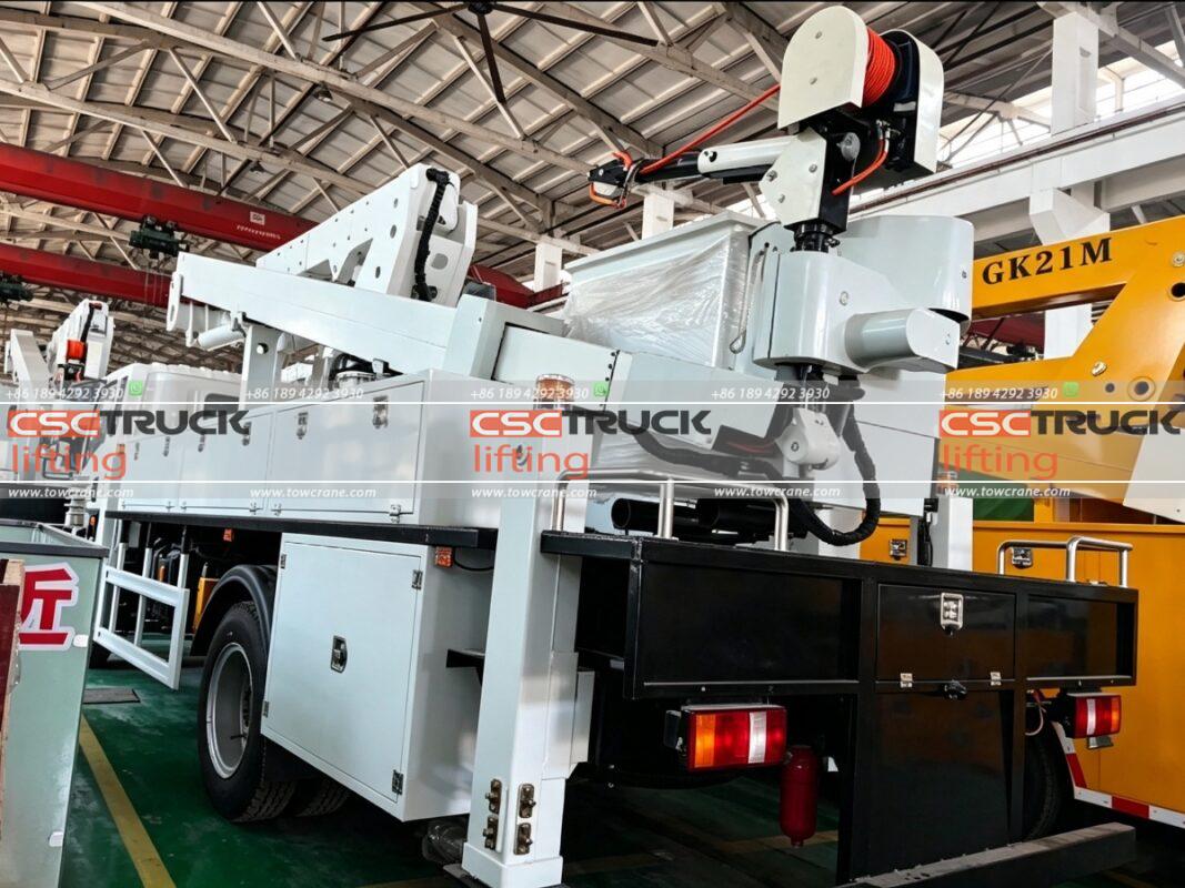 What Makes a Bucket Truck Insulated?