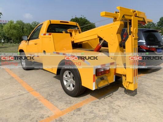 4 Industries That Rely on Pickup Tow Trucks