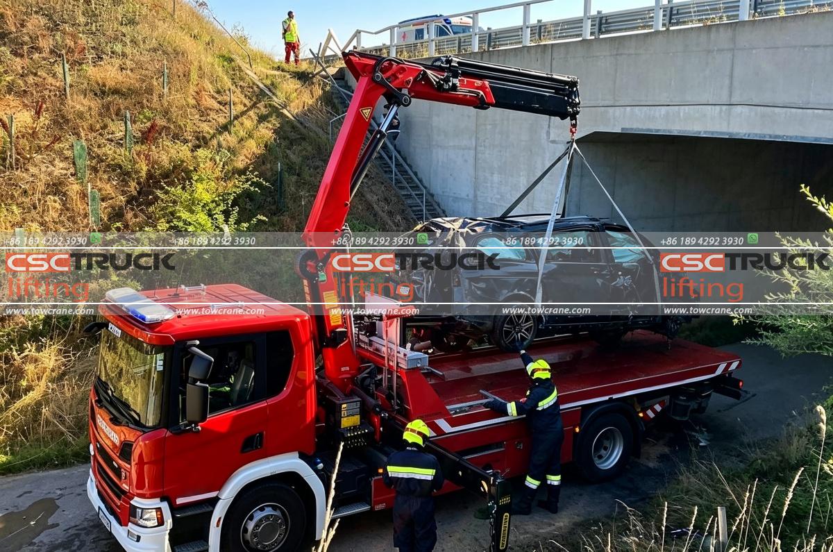 What Are the Main Components of a Tow Truck with Crane?