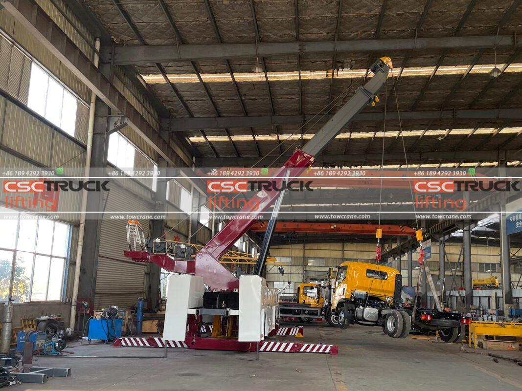 How Does a Wrecker Tow Truck Boom Work?