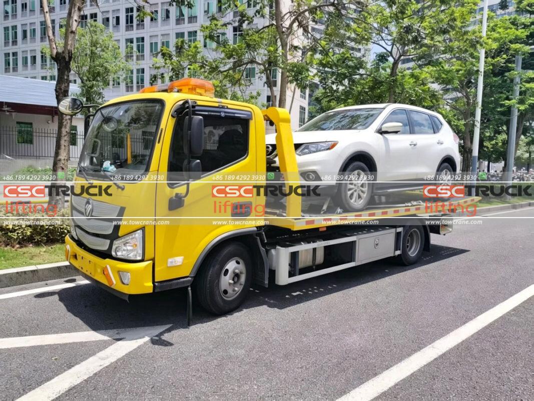 How Does a Wrecker Tow Truck Pull a Vehicle Out of a Ditch?