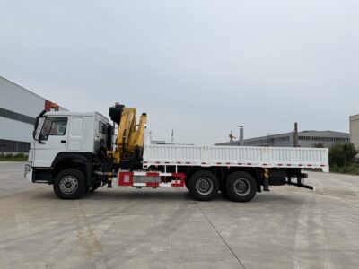 SINOTRUK 16T XCMG Truck-Mounted Knuckle Crane