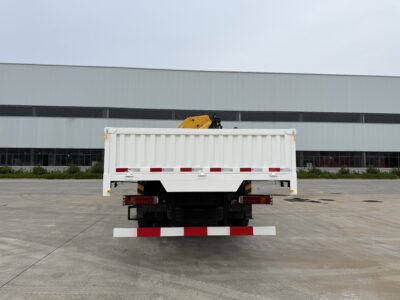 SINOTRUK 16T XCMG Truck-Mounted Knuckle Crane