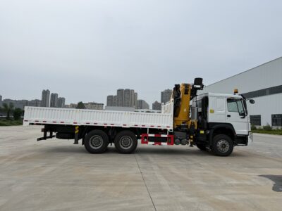 SINOTRUK 16T XCMG Truck-Mounted Knuckle Crane